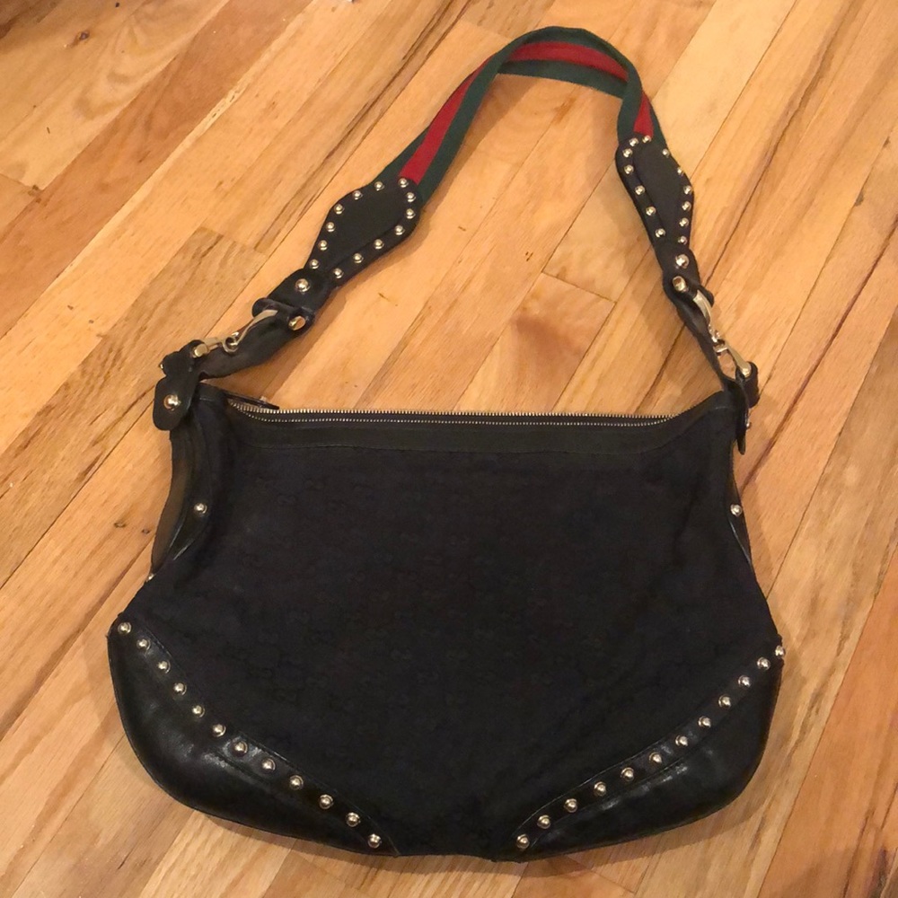 Authentic Gucci messenger or can be used as shoulder bag